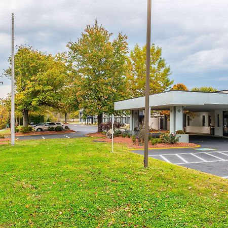 Clarion Inn Belle Vernon Exterior foto