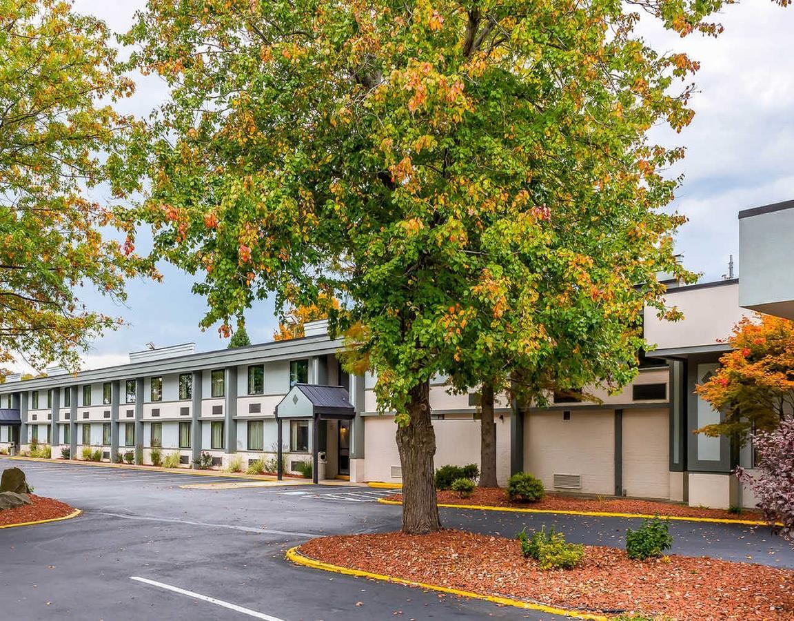 Clarion Inn Belle Vernon Exterior foto